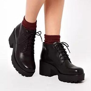 Vagabond Dioon lace up platform boots Size 40.